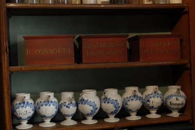 Apothicairerie Bourg-en-Bresse - D&eacute;tail pots